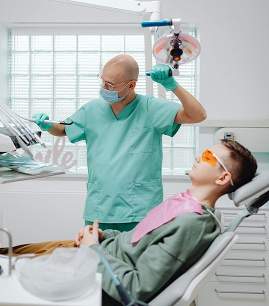 Dentist performing a dental cleanining on a foreign Patient in Medellin.