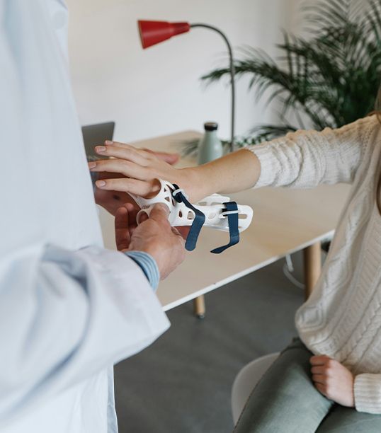 Orthopedist review patient’s wrist prior to a potential surgery in Medellín.