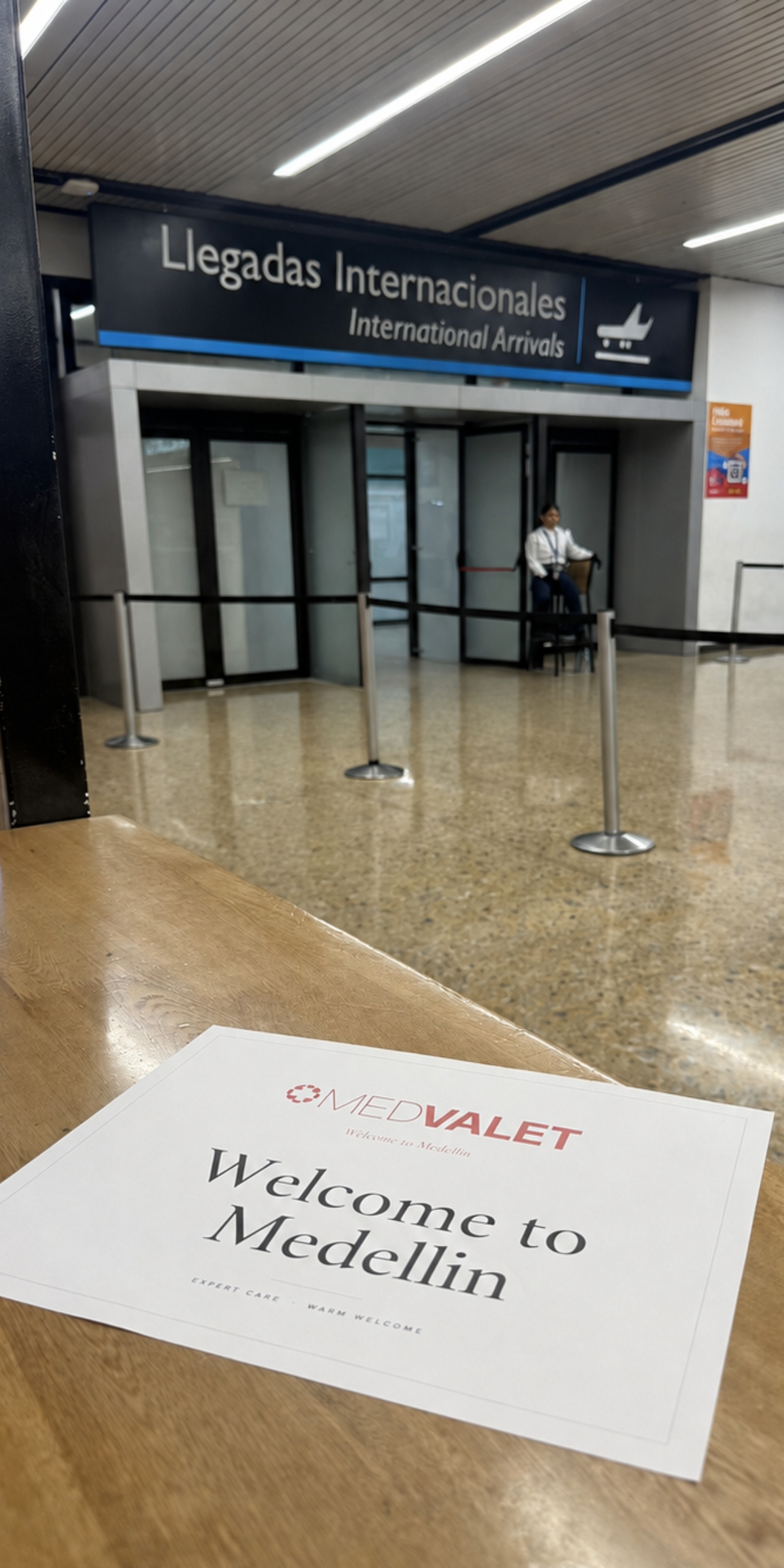 MedValet patient journey director expecting an international knee replacement patient at the airport in Medellín.